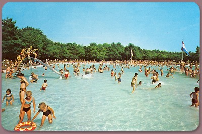 Het zwembad rond 1970 -|- foto uit fotoboekje 1972
