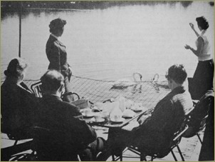 Historische foto van het Caf-restaurant -|- Foto: het Sprookje van de Efteling 1962